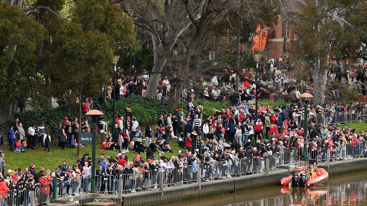 Footy fans line up along the Yarra. Picture: Getty Images