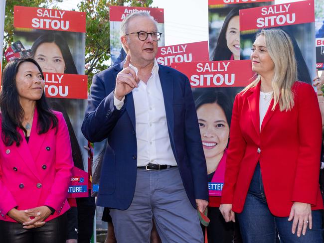 NCA 2025 FEDERAL ELECTION BUS. 3/05/2025 Australian Labor Prime Minister Anthony Albanese In Sydney NSW. The PM visits the suburb of Five Dock which is in the electorate of Reid with and Jodie.Five Dock Public School they will meet with the Member for Reid, Sally Sitou, and will say hi to vollies and voters. Picture: Jason Edwards / NewsWire
