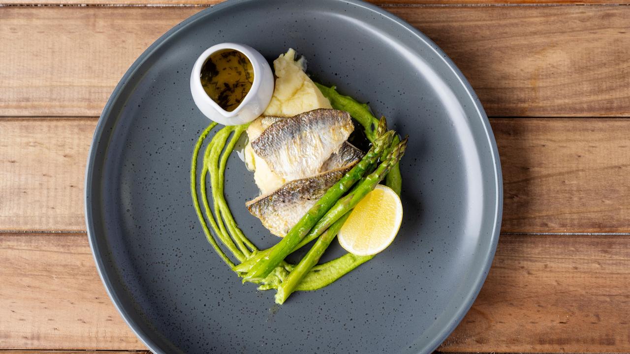 ‘Extraordinary’ feat lone chef is doing at new McLaren Vale eatery