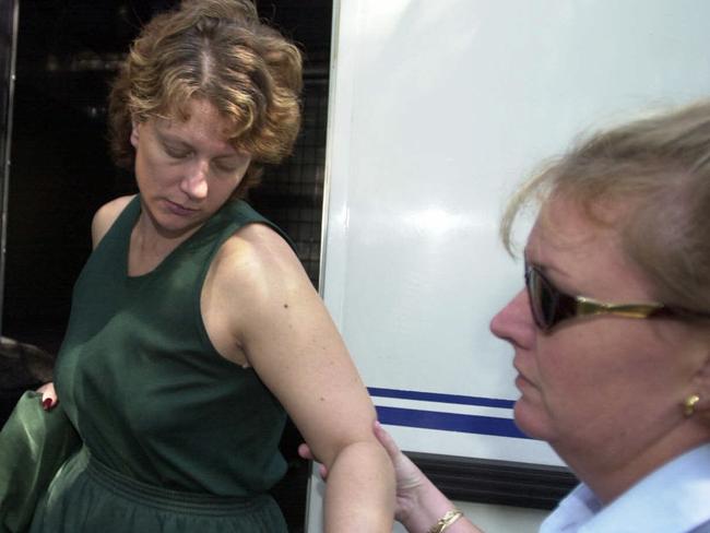 APRIL 23, 2001 : Kathleen Folbigg is led into Muswellbrook Court, 23/04/01 for her bail application after being charged over death of her four babies over ten year period. Pic Renee Nowytarger.NSW / Cime / Murder