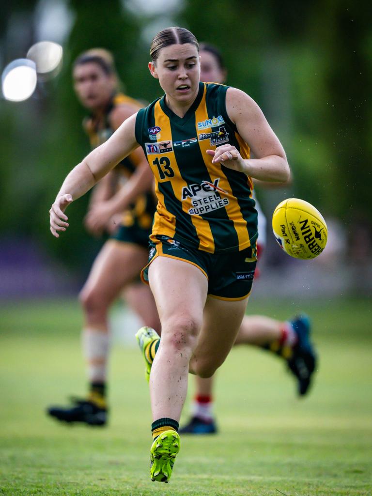 Stella Ajani playing for PINT in the 2024-25 NTFL season. Picture: Patch Clapp / AFLNT Media