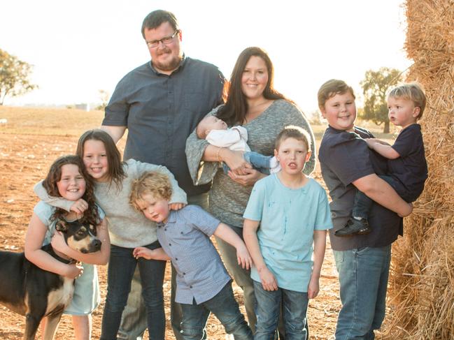 The Baldwin family from Cumnock NSW. Nigel Baldwin (37), Lisa (37), William (11), Richard (10), Elizabeth (9), Rose (9), Michael (5), James (2), Hannah (10 Months).Farmers in regional NSW are offering up spare homes virtually rent free to families with children in a last ditch bid to keep their local schools open.Picture: Kacie Herd