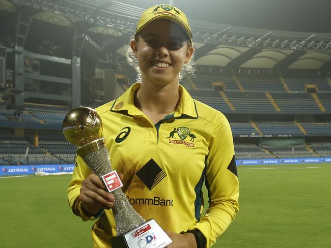 MUMBAI, INDIA - JANUARY 2: Phoebe Litchfield of Australia  poses for a photograph with the Player of the series trophy after winning the women's One Day International Match between India and Australia at Wankhede Stadium on January 2, 2024 in Mumbai, India. (Photo by Pankaj Nangia/Getty Images)