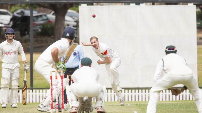 Riley Ayre, pictured playing last season, was the stand out bowler. (AAP IMAGE/Matthew Vasilescu)