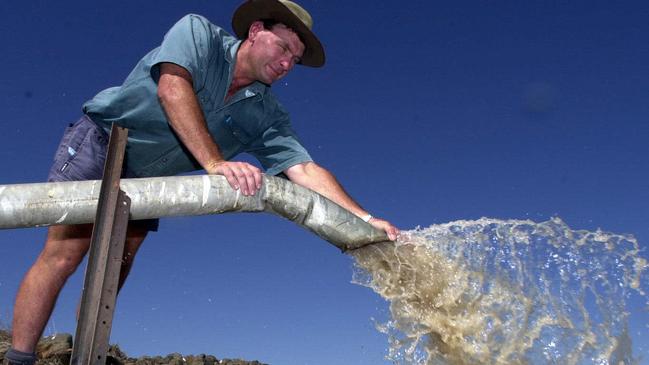 Bowenville cotton farmer Kim Bremmer inspecting irrigation pumps on his Queensland property 26 Feb 2001. farm qld water