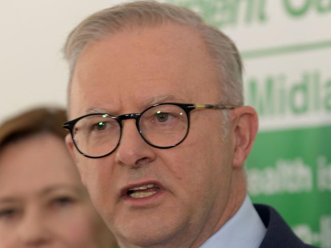 PERTH, AUSTRALIA. NewsWire Photos. 9 JANUARY 2025 Prime Minister Anthony Albanese meets Premier Roger cook at the Midland  Urgent Care Centre Midland. and holds a press conference. Picture: NewsWire/ Sharon Smith