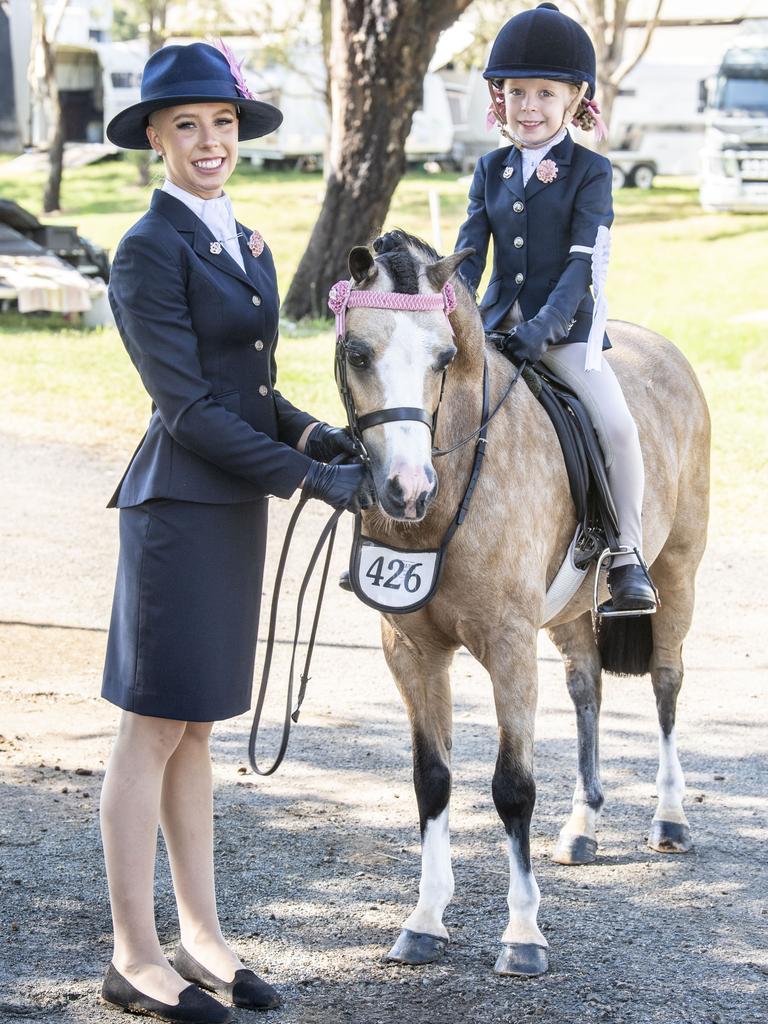 Aolani Ware and Charlotte Sinclair with Kenda Park Vivacious at the 2022 Toowoomba Royal Show. Friday, March 25, 2022. Picture: Nev Madsen.