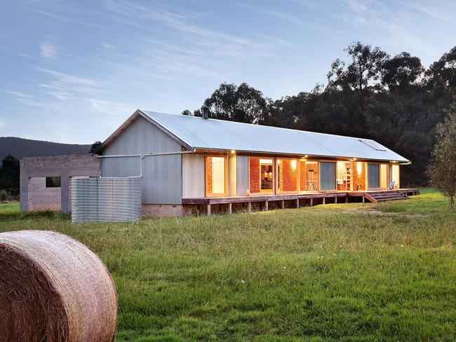 Plenty of new builds are installing water tanks. Picture: Matt Moore/<a href="https://www.maxadesign.com.au/tonimbuk">Maxa Design</a>