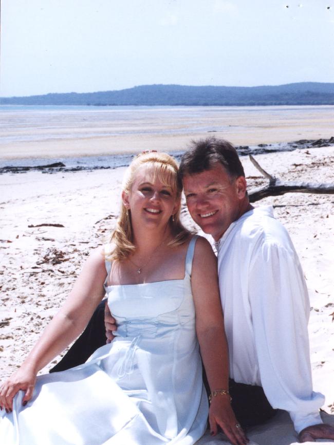 Sharon Kennedy and Craig Mitchell were November 5, 2000, in Hervey Bay.