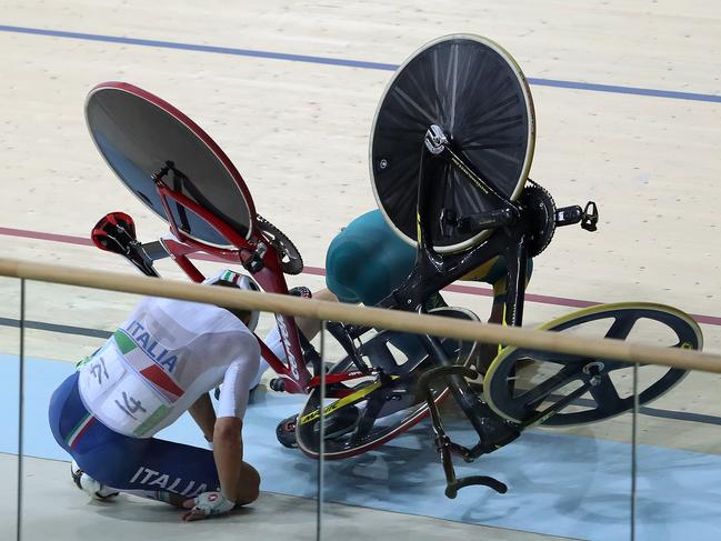 Glenn O’Shea crashes during the Men’s Omnium 40km Points Race at the Rio Olympics 2016 track cycling at the Rio Olympic Velodrome. Picture: Adam Head