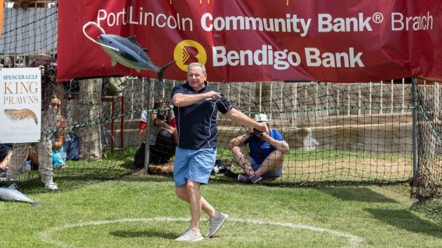 Port Lincoln Mayor Brad Flaherty takes part in the 2020 tuna toss. Picture: Supplied