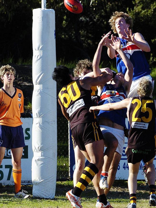 Peder Whelan takes a mark for Mornington in 2007.