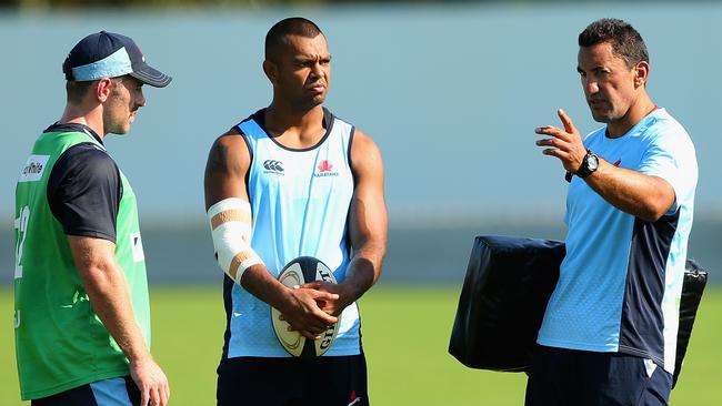 SYDNEY, NEW SOUTH WALES - APRIL 06: Waratahs coach Daryl Gibson talks to Bernard Foley (L) and Kurtley Beale (C) of the Waratahs during a Waratahs Super Rugby training session at Kippax Lake on April 6, 2016 in Sydney, Australia. (Photo by Cameron Spencer/Getty Images)