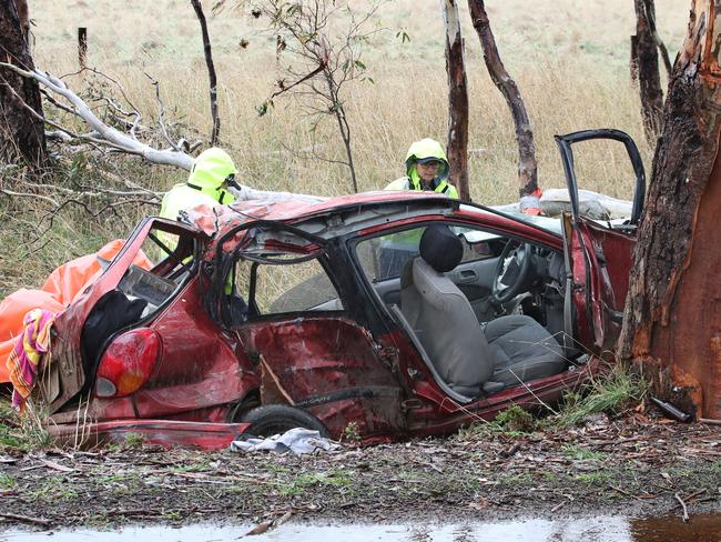 MELBOURNE, AUSTRALIA - NewsWire Photos, MAY 28, 2023. Police remove the crashed car at the Bochara fatal crash scene where four people were killed in a car accident.  Picture: NCA NewsWire / David Crosling