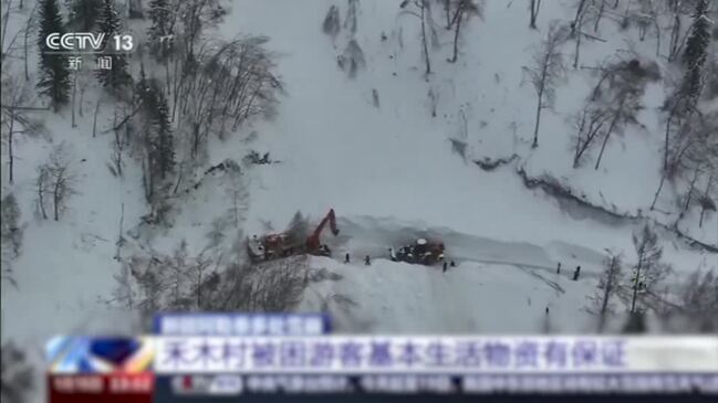 About 1,000 tourists trapped after China avalanches