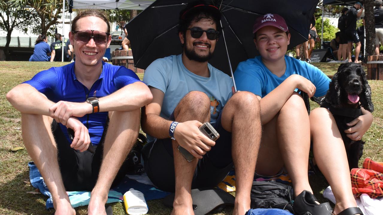 Tom Wolhuter, Andy Gee, Jordyn Tahau and Rollo at the 2023 Mooloolaba Triathlon.