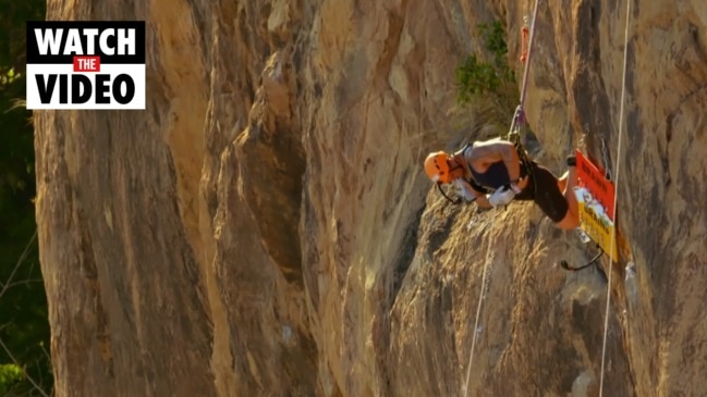 Wayne flails off a cliff on Amazing Race (Ten)