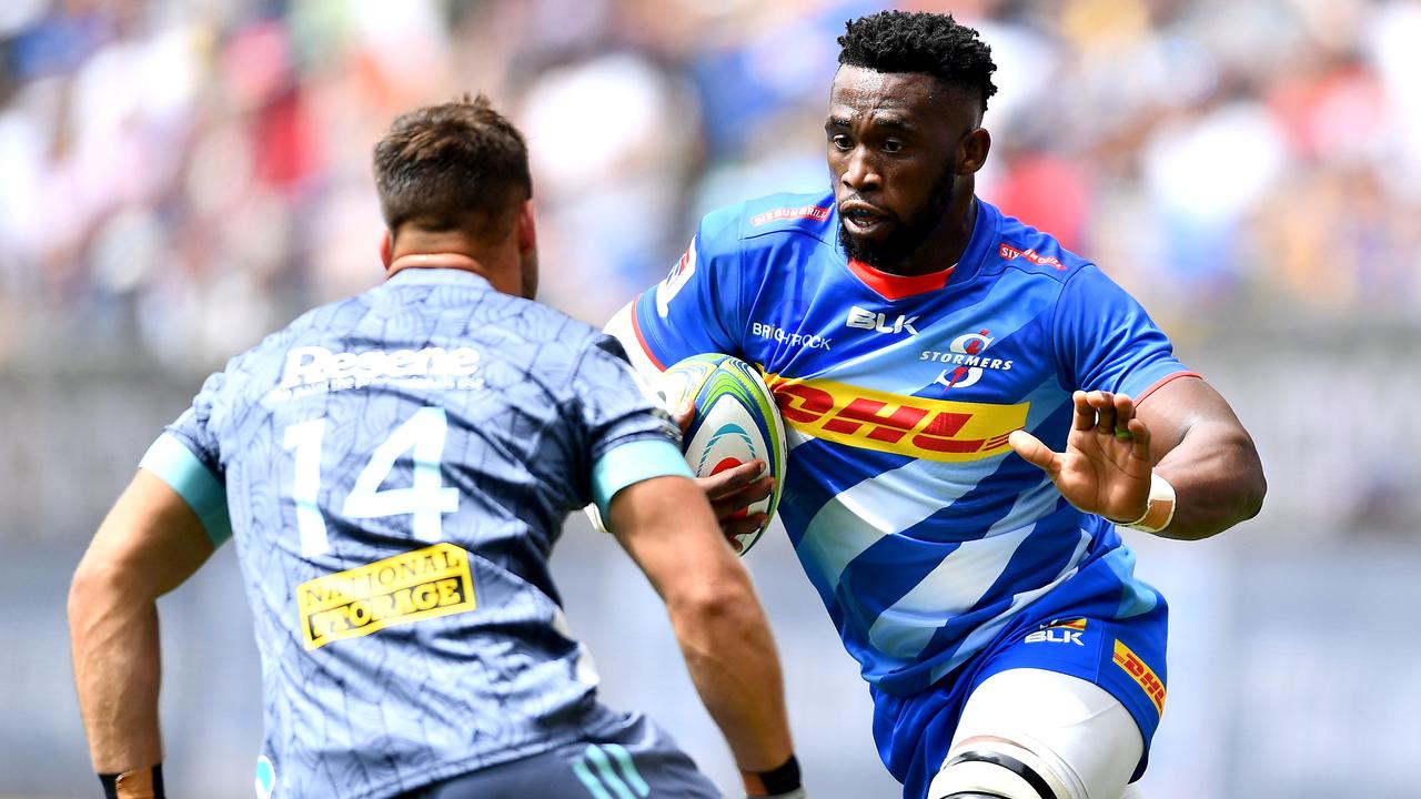 Siya Kolisi of the Stormers and Wes Goosen of the Hurricanes.