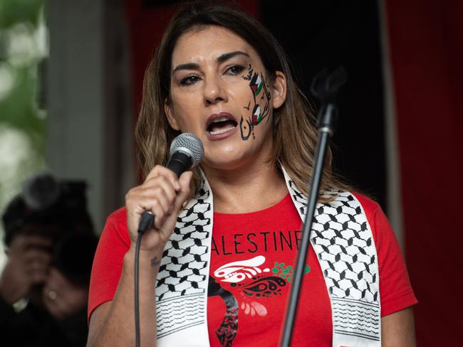 MELBOURNE AUSTRALIA - Newswire Photos NOVEMBER 26TH 2023 : Lidia Thorpe addresses protesters gathering at the State Library in Melbourne on Sunday, at the Free Palestine Rally, State Library Victoria. PICTURE : NCA Newswire / Nicki Connolly