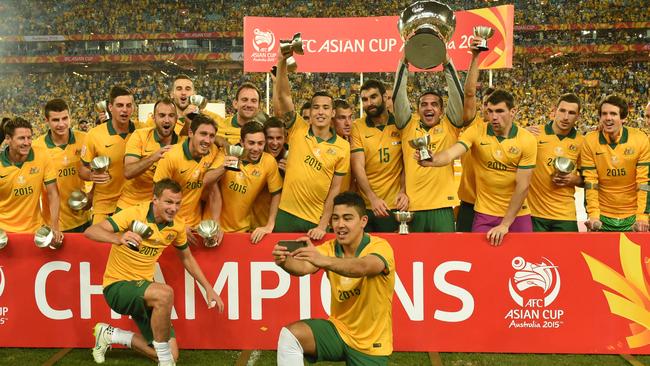 Australia celebrate their win over Korea Republic in the Final of the Asian Cup between Australia and Korea Republic at Stadium Australia in Sydney, Saturday, Jan. 31, 2015. (AAP Image/Dean Lewins) NO ARCHIVING, EDITORIAL USE ONLY