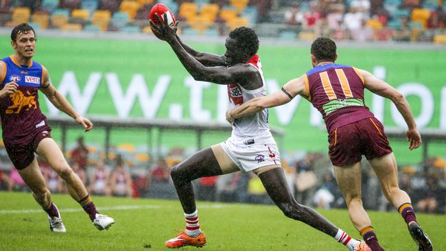 Aliir Aliir takes on Irish Lion Pearce Hanley.