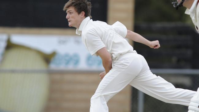 Michael King sends one down for Ringwood in 2009.