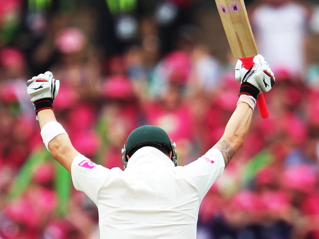 Michael Clarke salutes the SCG crowd after reaching 300.