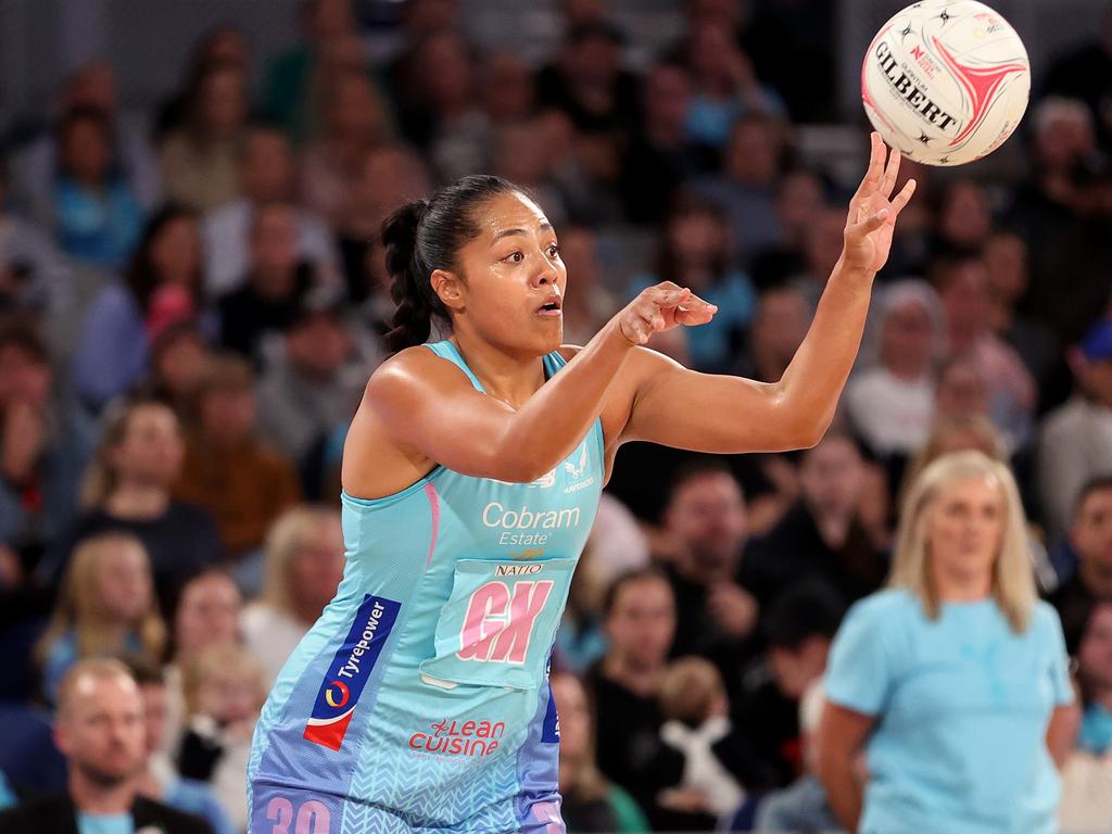 Mavericks goalkeeper Kristiana Manu’a passes the ball. Picture: Getty Images