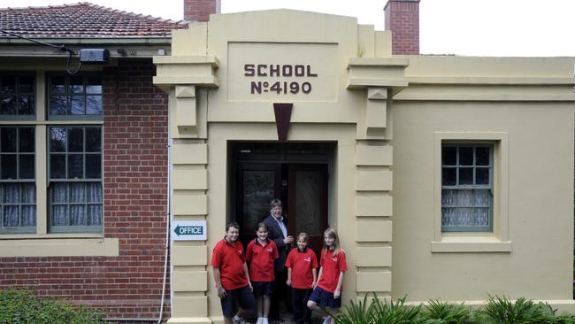 Eastern Metropolitan Region Liberal MP Bruce Atkinson and students (L-R) Alistair, Jessica, Ella, and Emma, pictured in 2010, supported the call to have the original Nunawading Primary School building heritage protected.