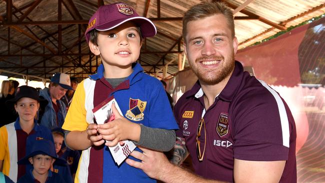 Cameron Munster poses for a photo with young fan Jack Lawton. Image: Bradley Kanaris/Getty Images