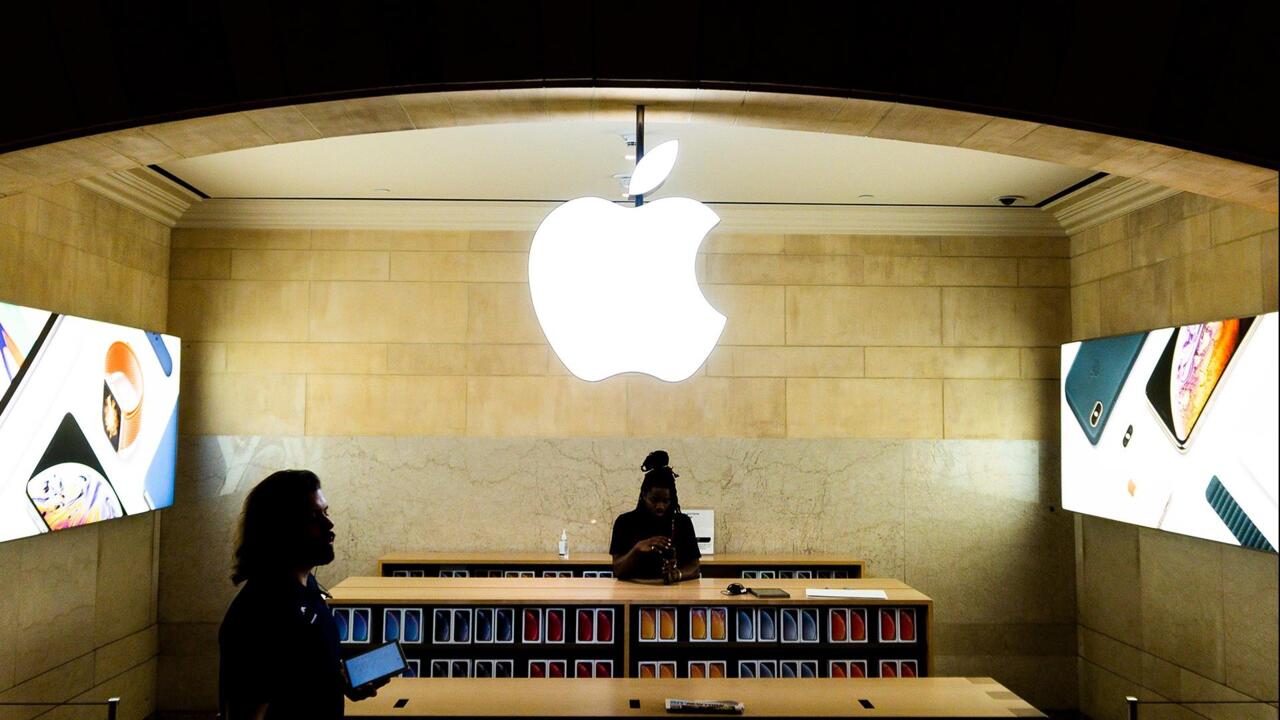 Apple Suffers Profit Drop, iPhone Sales Slow