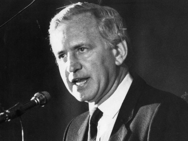 Former Liberal leader Andrew Peacock speaking at the morning session of the Liberal Party federal council meeting at the Adelaide, 30 Jul 1986.