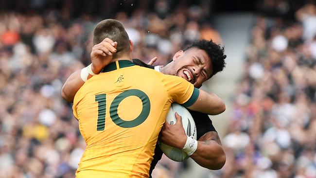 AUCKLAND, NEW ZEALAND – OCTOBER 18: Ardie Savea of the All Blacks is tackled by James O'Connor of the Wallabies during the Bledisloe Cup match between the New Zealand All Blacks and the Australian Wallabies at Eden Park on October 18, 2020 in Auckland, New Zealand. (Photo by Hannah Peters/Getty Images) ***BESTPIX***