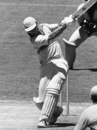 Cricketer Dean Jones hits a 4 off Rumesh Ratnayake in 1985.