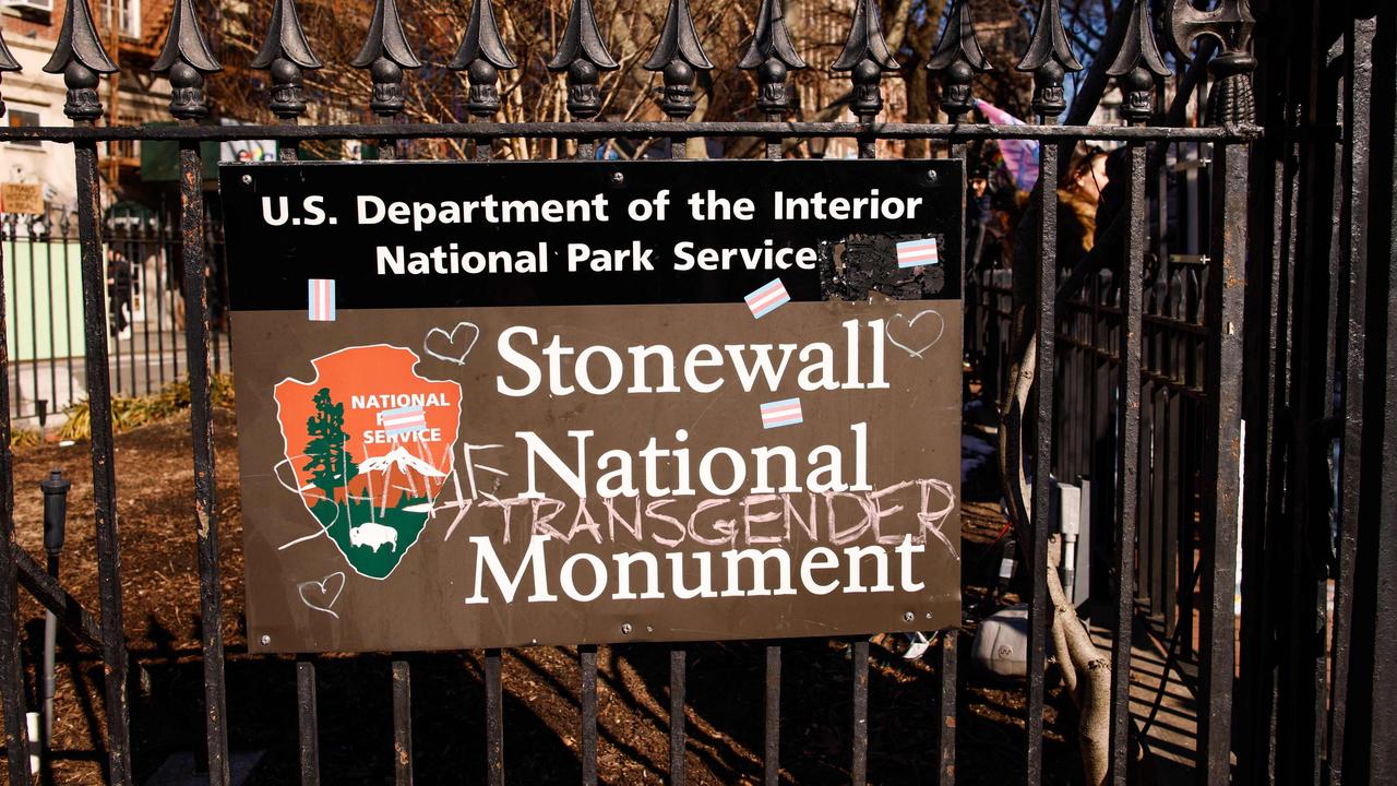 On Friday, the word “transgender” had been added to the monument’s sign (Photo by Kena betancur / AFP)