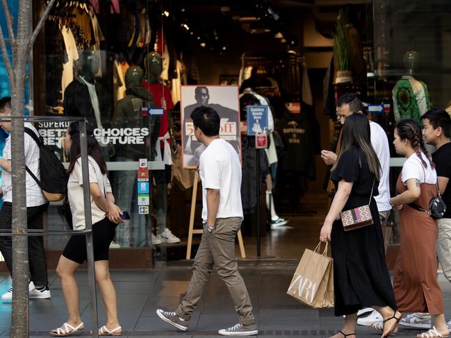 SYDNEY, AUSTRALIA - NewsWire Photos OCTOBER 26, 2022: Shoppers in Sydney CBD on Wednesday. Picture: NCA NewsWire / Nikki Short