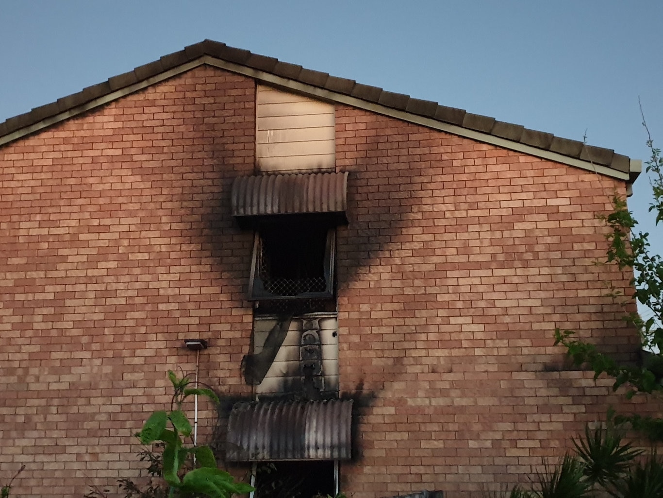 A Gympie unit was gutted by fire in the early hours of Tuesday morning.