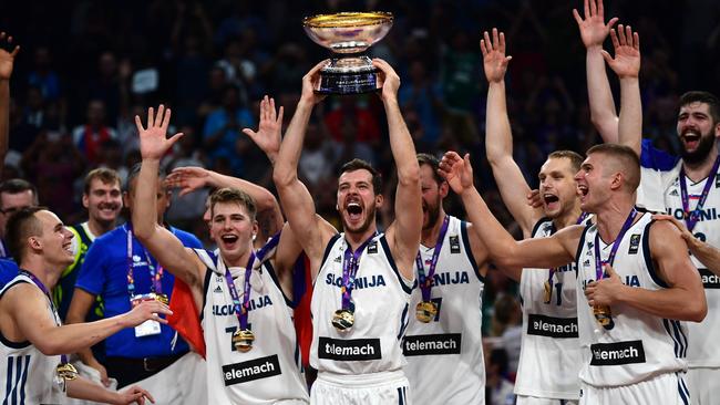 Slovenia's guard Goran Dragic raises the trophy up after winning the FIBA Eurobasket 2017.