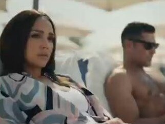 Jessica Alba and Zac Efron in the ad for Dubai tourism.