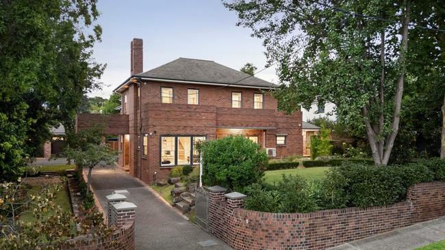 Melbourne’s top advised weekend auction sale was $5.78m in Kew, but the house sold at a loss.