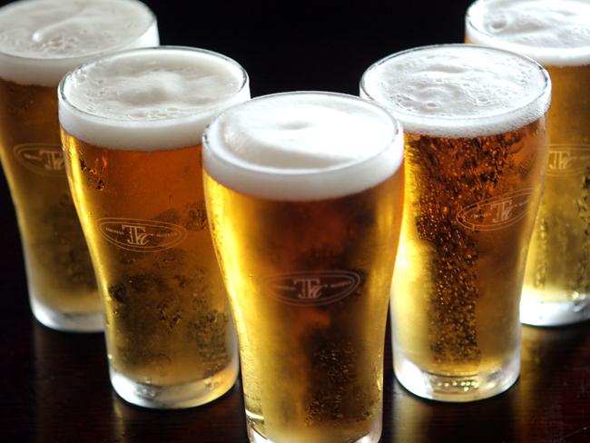 Five schooners of beer seen in Sydney with a new study that has been done shows how drinking five schooners affects top class athletes performance in their sport.