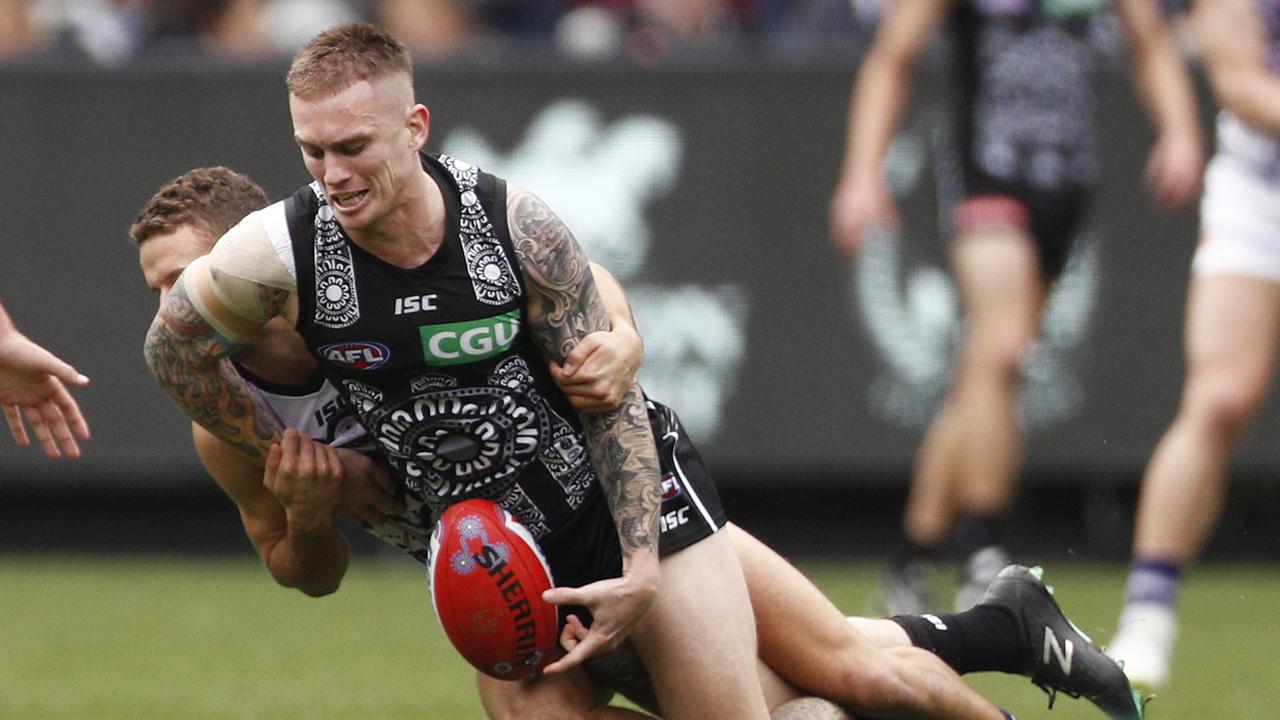 Dayne Beams of the Magpies is tackled during the Round 11 AFL match between the Collingwood Magpies and the Fremantle Dockers at the MCG in Melbourne, Saturday, June 1, 2019. (AAP Image/Daniel Pockett) NO ARCHIVING, EDITORIAL USE ONLY