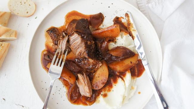 Slow Cooker Braised Steak and Onions