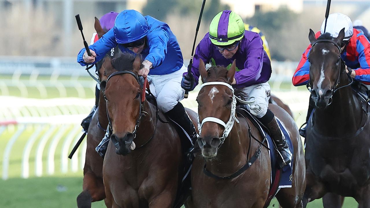 Invader Zim rallies to edge out Godolphin favourite