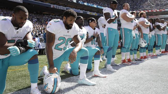 On one side of the field yesterday, Arian Foster and three of his teammates knelt for the anthem.