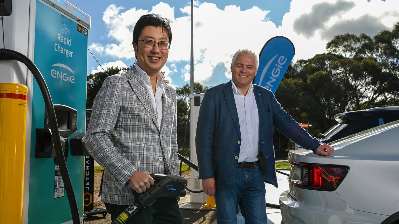 JET Charge CEO Tim Washington and ENGIE CEO Rick De Buyserie at the Rocland EV Smart Charging Trial launch in the Barossa Valley. Picture: NCA NewsWire / Naomi Jellicoe