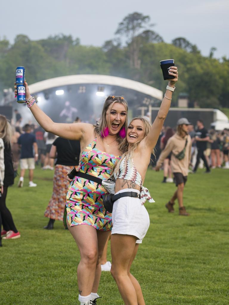 Sisters Jacinta (left) and Eliza Johnstone at The Backyard Series in Queens Park, Saturday, November 6, 2021. Picture: Kevin Farmer