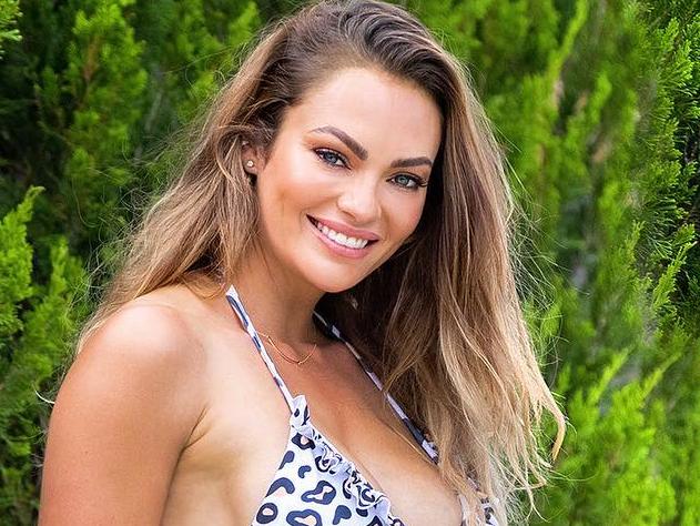Emily Skye shares brutally honest image showing lose skin more than a year after having her baby girl Mia.