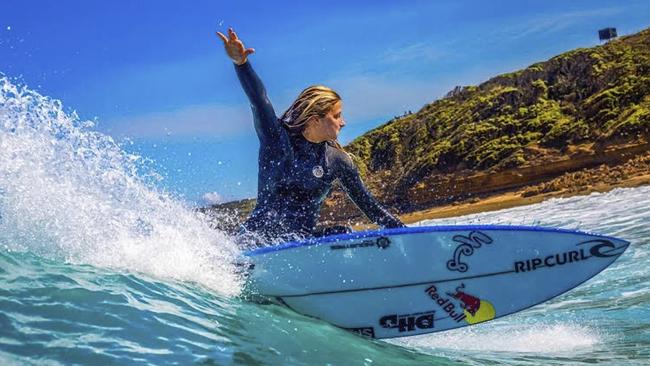 Molly Picklum surfs at Winkipop this week ahead of the Bells Beach Rip Curl Pro.