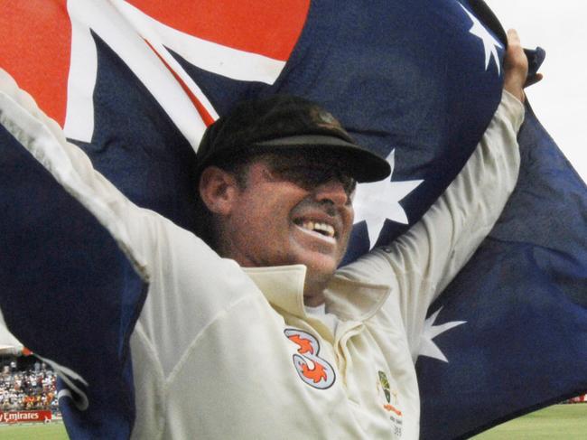 Australia's Matthew Hayden holds up the Australian flag as he celebrates with his team mates after Australia regained the Ashes on day 5 of their 3rd Ashes Test against England in Perth, Monday, Dec. 18, 2006. Australia won by 206 runs. (AAP Image/Dean Lewins) NO ARCHIVING, EDITORIAL USE ONLY, NO COMMERICAL USE, NO SALES, MOBILES OUT